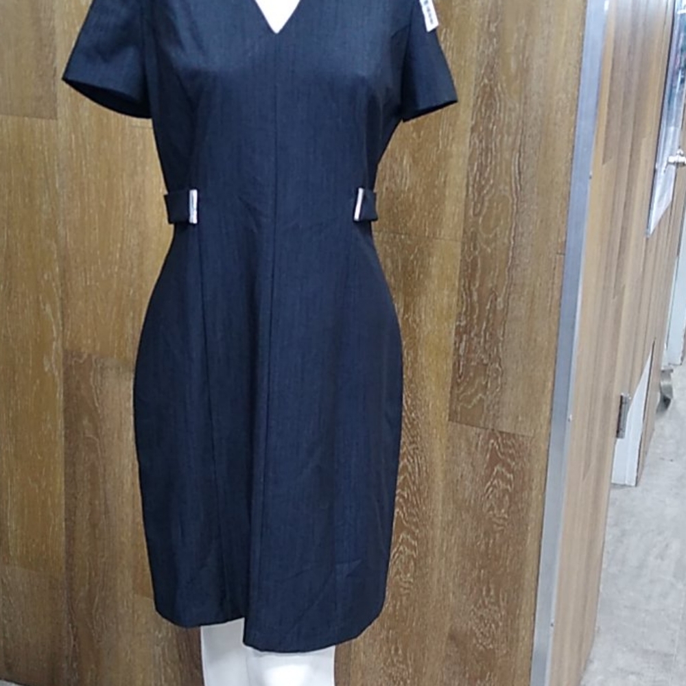 Dress - Picture 2 of 4